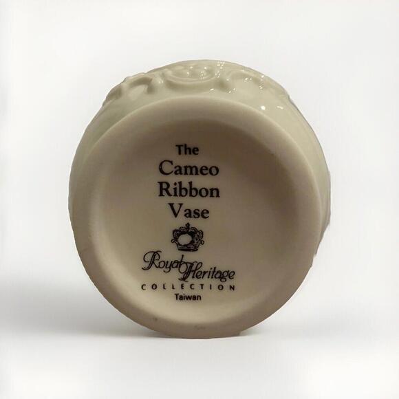 Vintage Royal Heritage Collection The Cameo Ribbon Vase Taiwan Original Foam Box - Picture 4 of 4